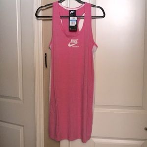 Nike medium women’s pink sport dress